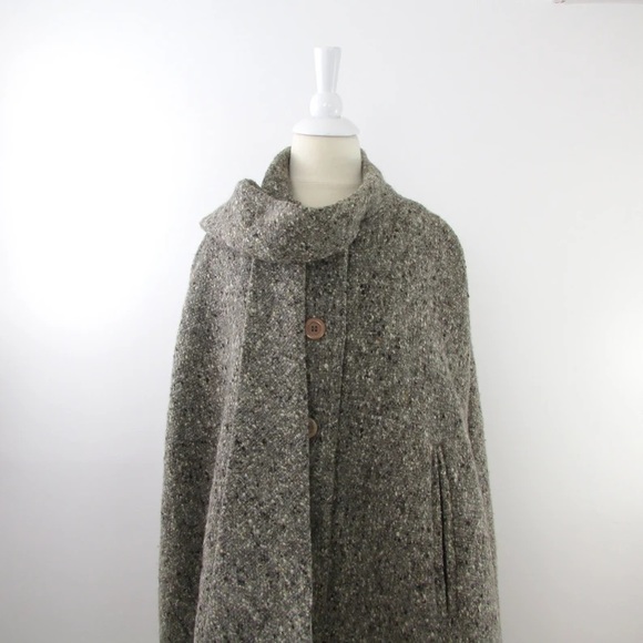 Vintage Women's 100% Wool Cape - Elegant Fall or Winter Poncho / Coat / Jacket - Picture 2 of 6